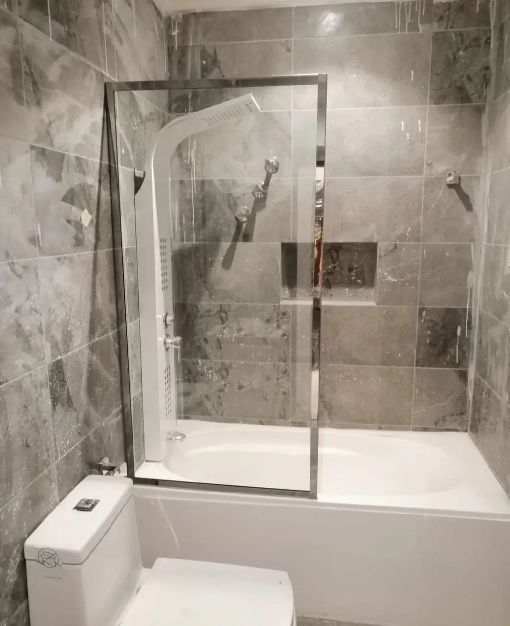 شورات وأبواب زجاج